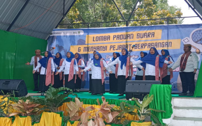 Penampilan Peserta Nomor Punggung 7 Madrasah Muh. Songing Meriahkan Lomba Paduan Suara HAB Kemenag Ke-80